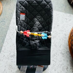 Baby bjorn bouncer in dark gray